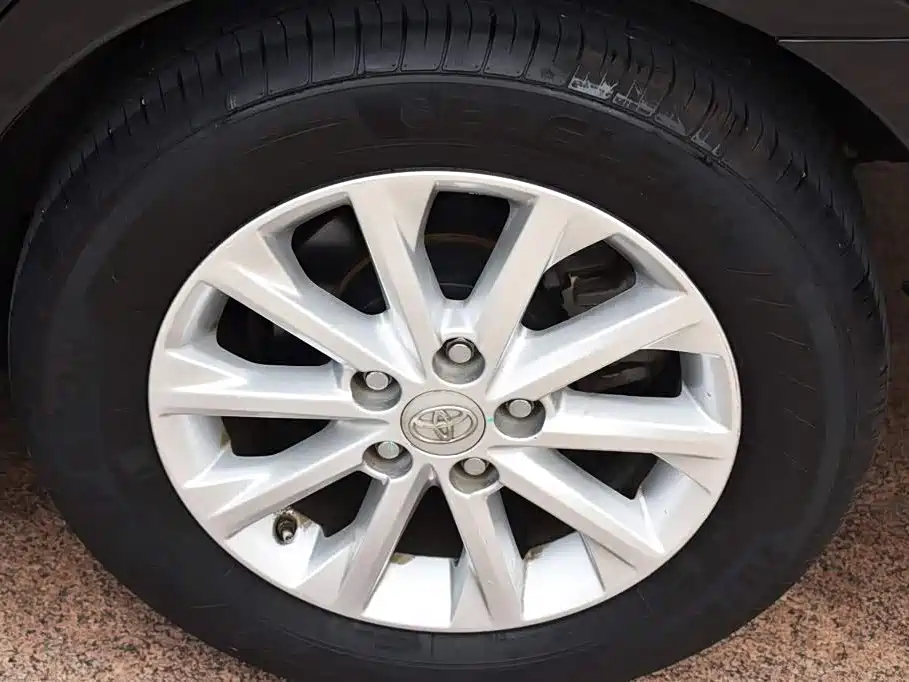 Toyota Camry 2015 — фото 15