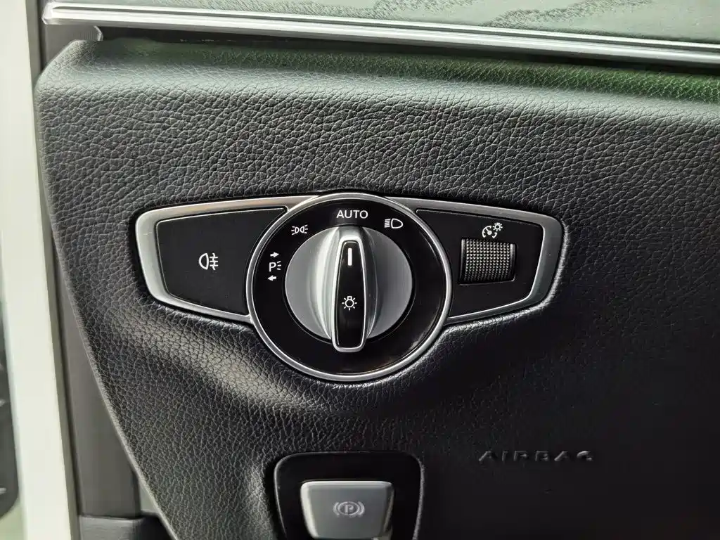 Mercedes-Benz E-Class 2022 — фото 21