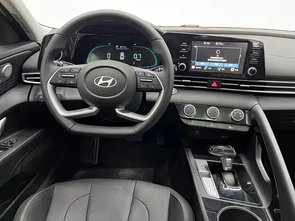 Hyundai Elantra 2025