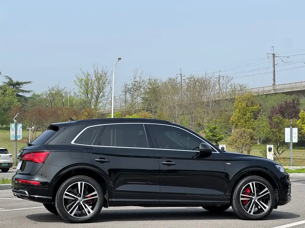 Audi Q5L 2020 — фото 16