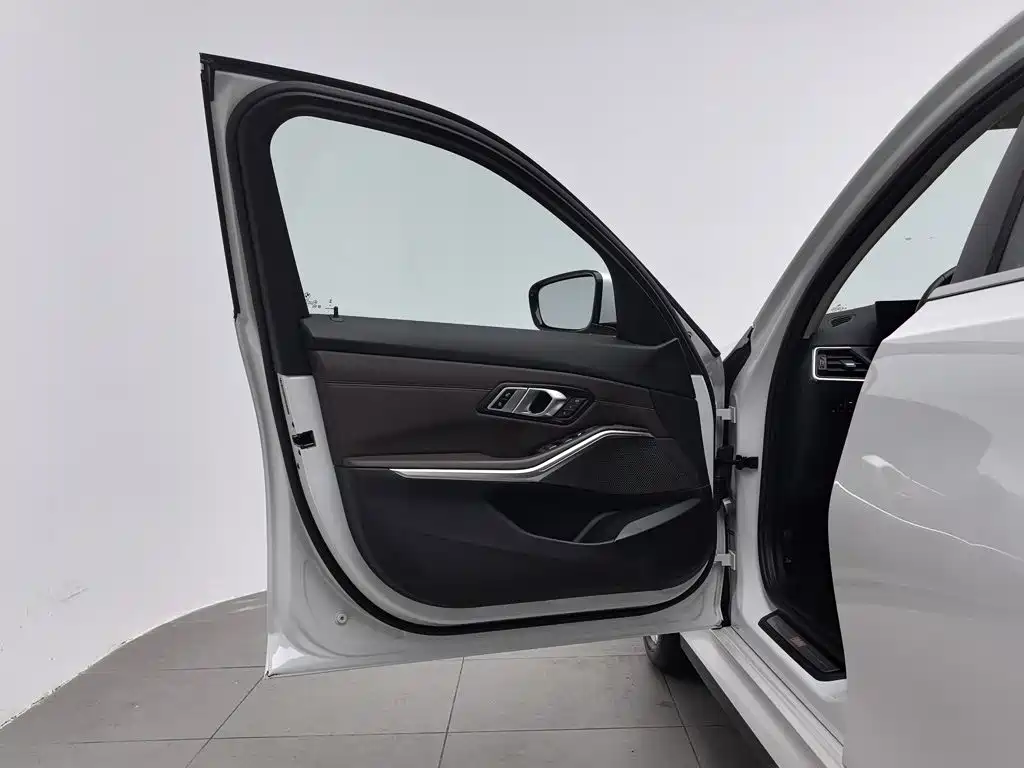 BMW i3 2024 — фото 8