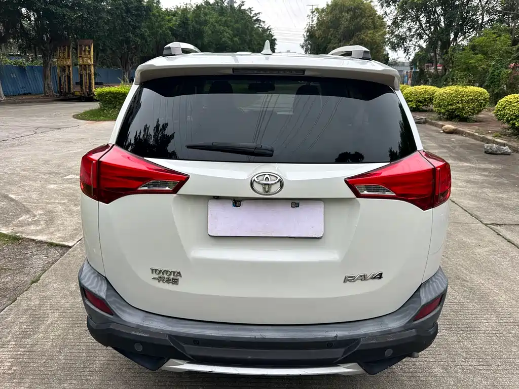 Toyota RAV4 2015 — фото 5