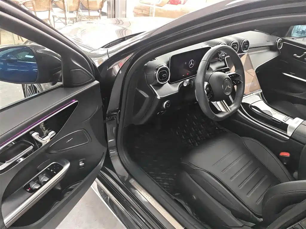 Mercedes-Benz C-Class 2023 — фото 16