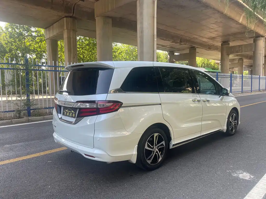Honda Odyssey 2017 — фото 7