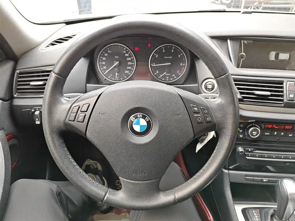 BMW X1 2014 — фото 11