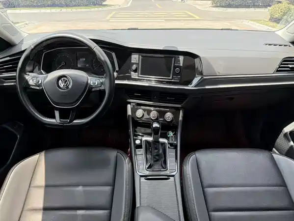 Volkswagen Sagitar 2020