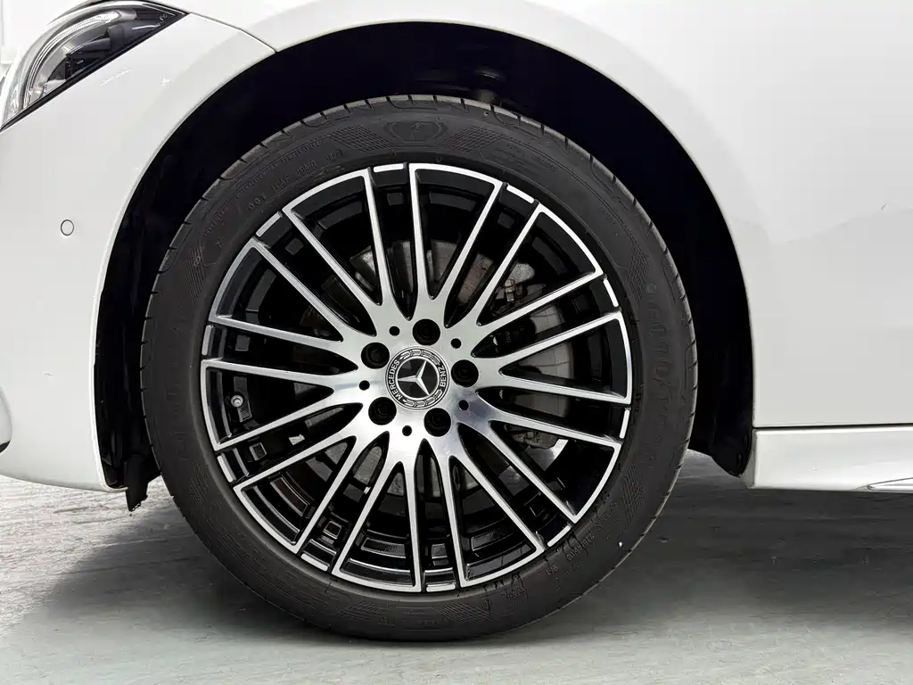 Mercedes-Benz C-Class 2023 — фото 32