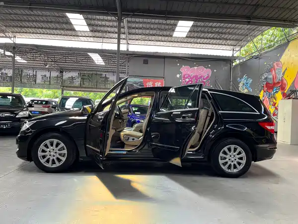 Mercedes-Benz R-Class 2011