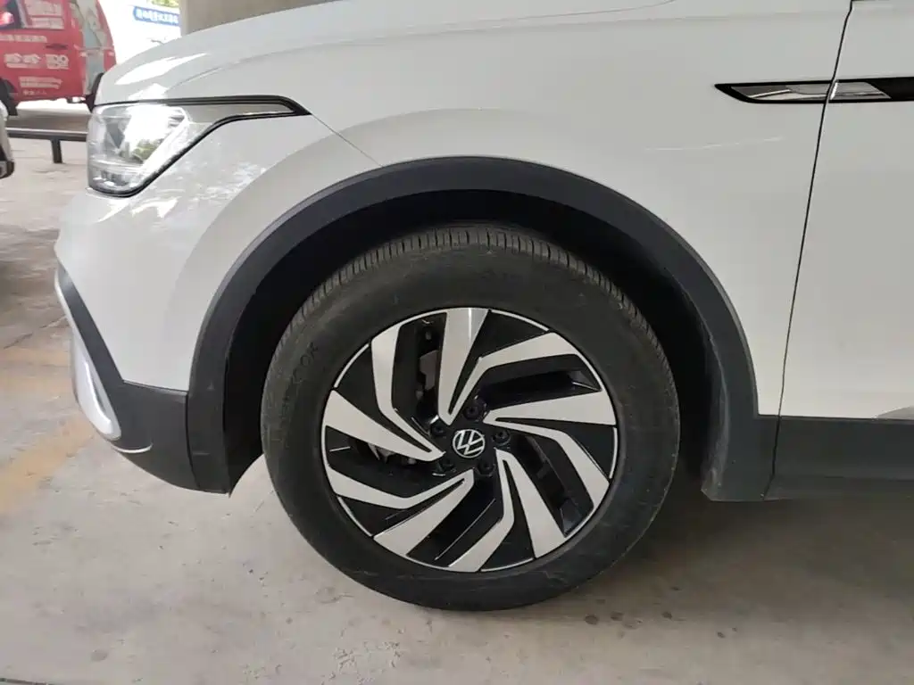 Volkswagen Tiguan L 2023 — фото 23