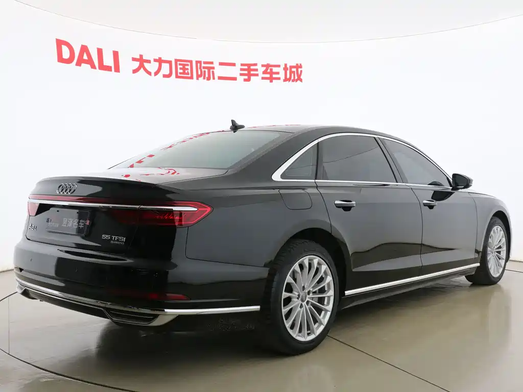 Audi A8 2018 — фото 7