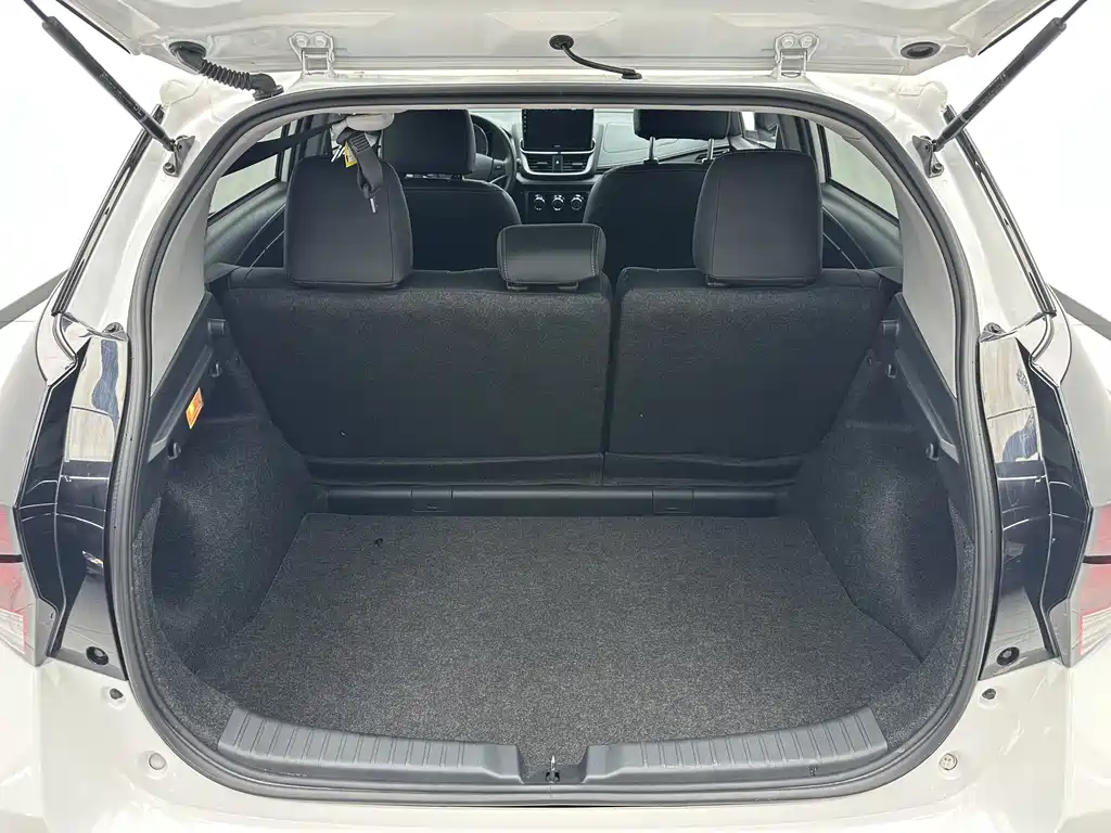 Toyota Yaris L 2022 — фото 17