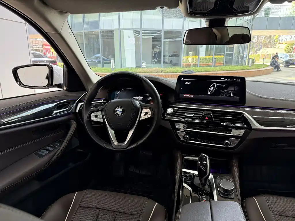 BMW 5 Series 2023 — фото 17