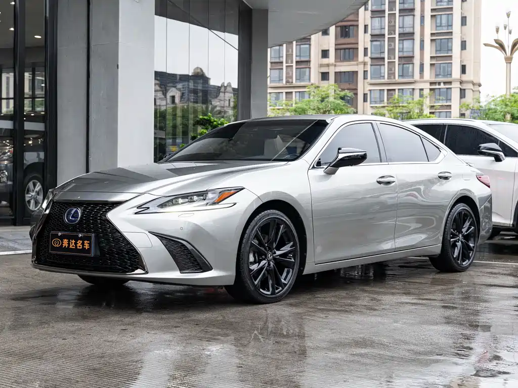 Lexus ES 2021