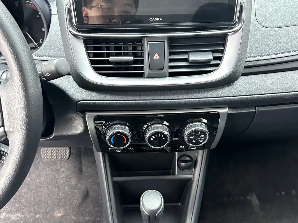 Toyota Yaris L 2022 — фото 14