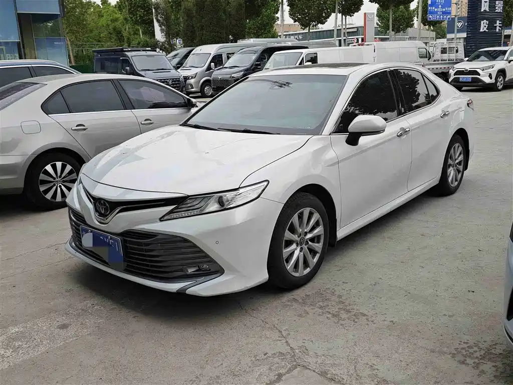 Toyota Camry 2021 — фото 1
