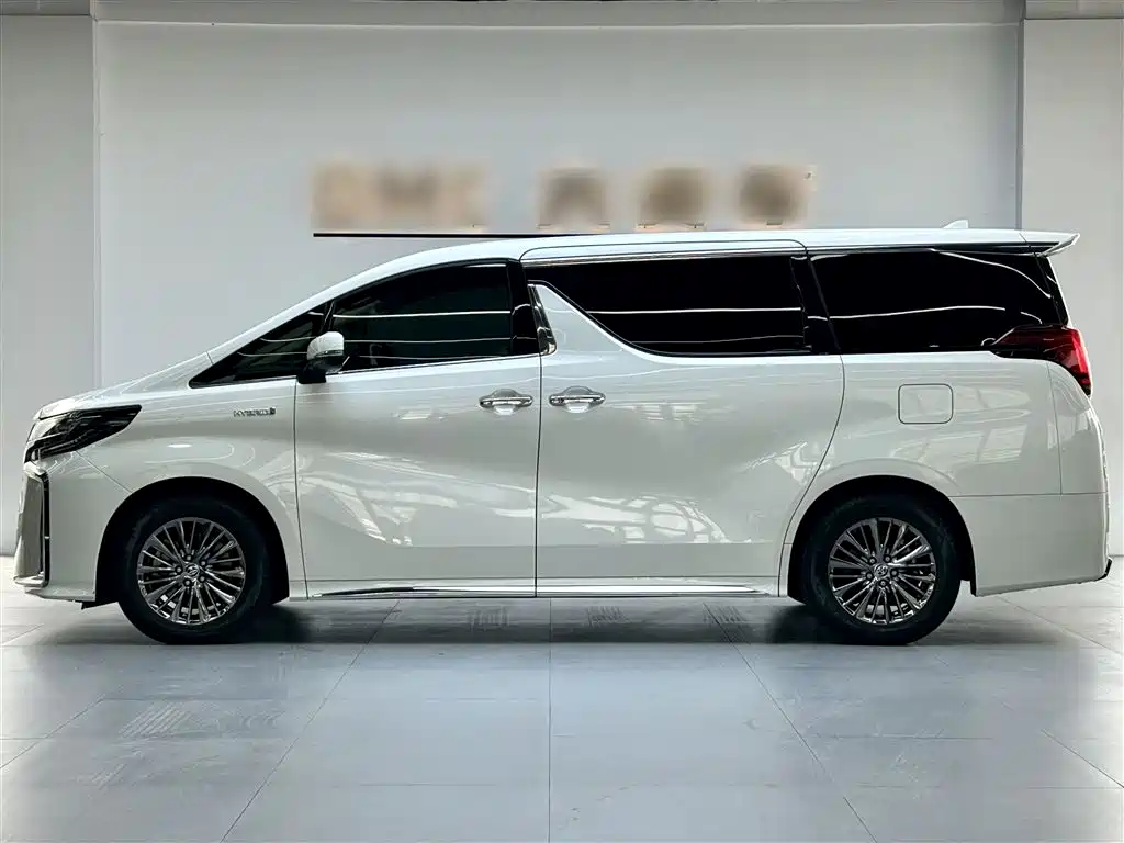 Toyota Alphard 2023 — фото 6