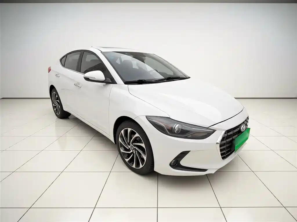 Hyundai Elantra 2019 — фото 25