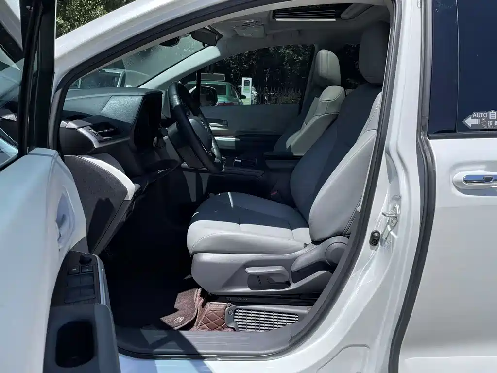 Toyota Granvia 2025