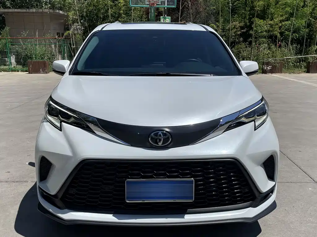 Toyota Granvia 2025