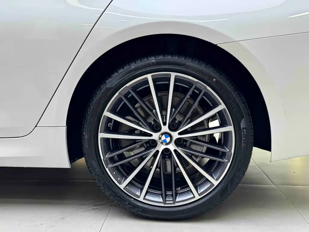 BMW 5 Series 2023 — фото 19