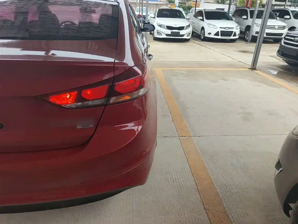 Hyundai Elantra 2018 — фото 8