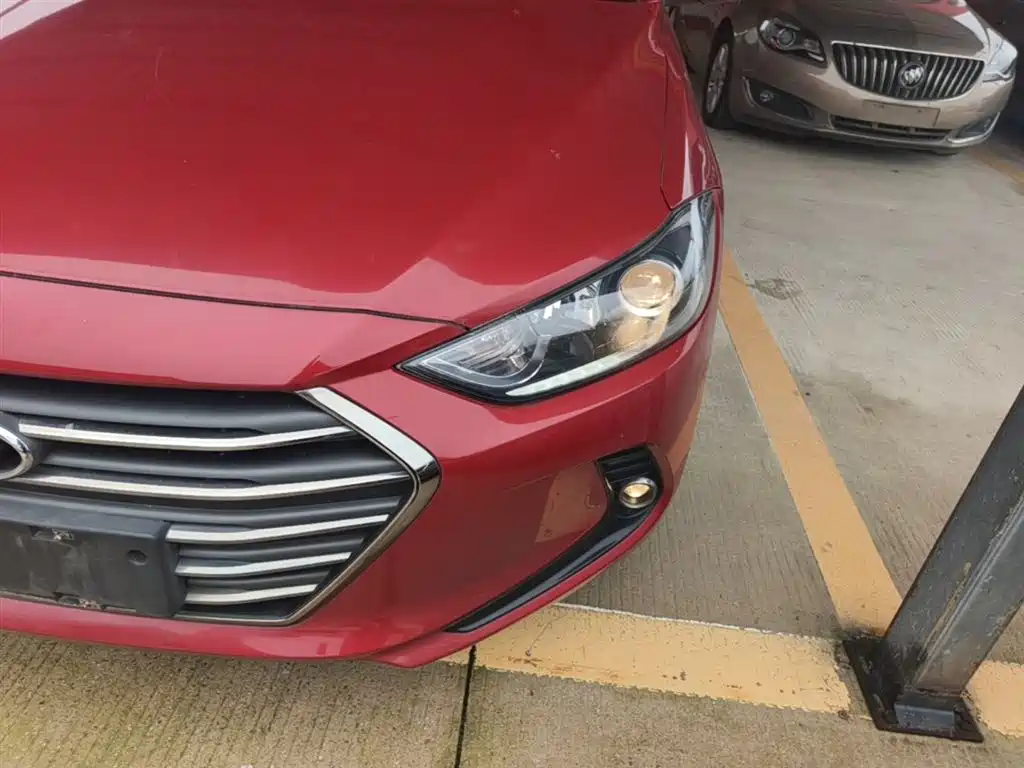 Hyundai Elantra 2018 — фото 24