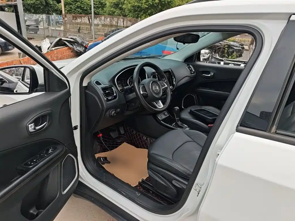 Jeep Compass 2020 — фото 16