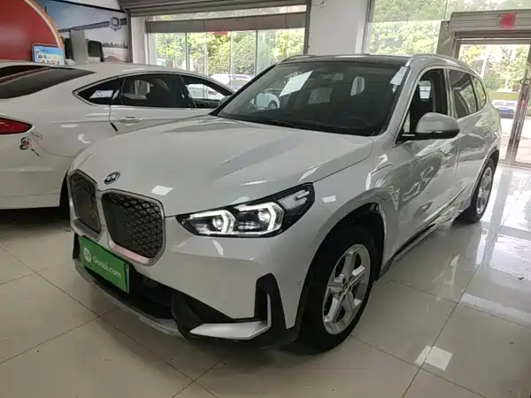 BMW iX1 2024