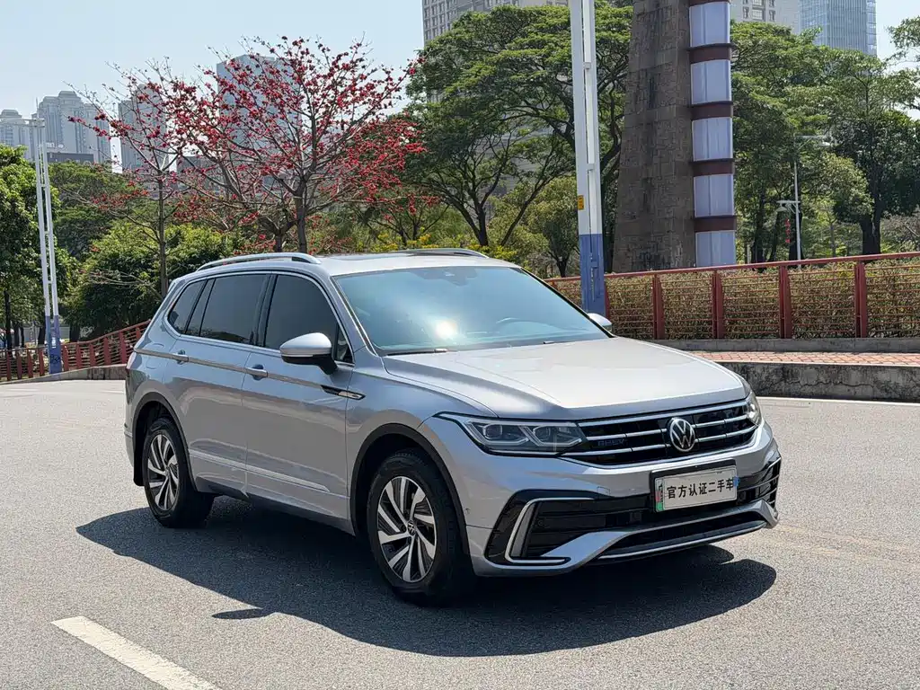 Volkswagen Tiguan L Plug-In Hybrid 2022 — фото 3