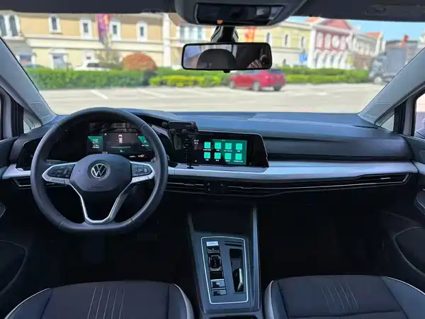 Volkswagen Golf 2023
