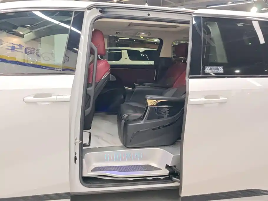 GAC Motor Trumpchi E9 2023 — фото 11
