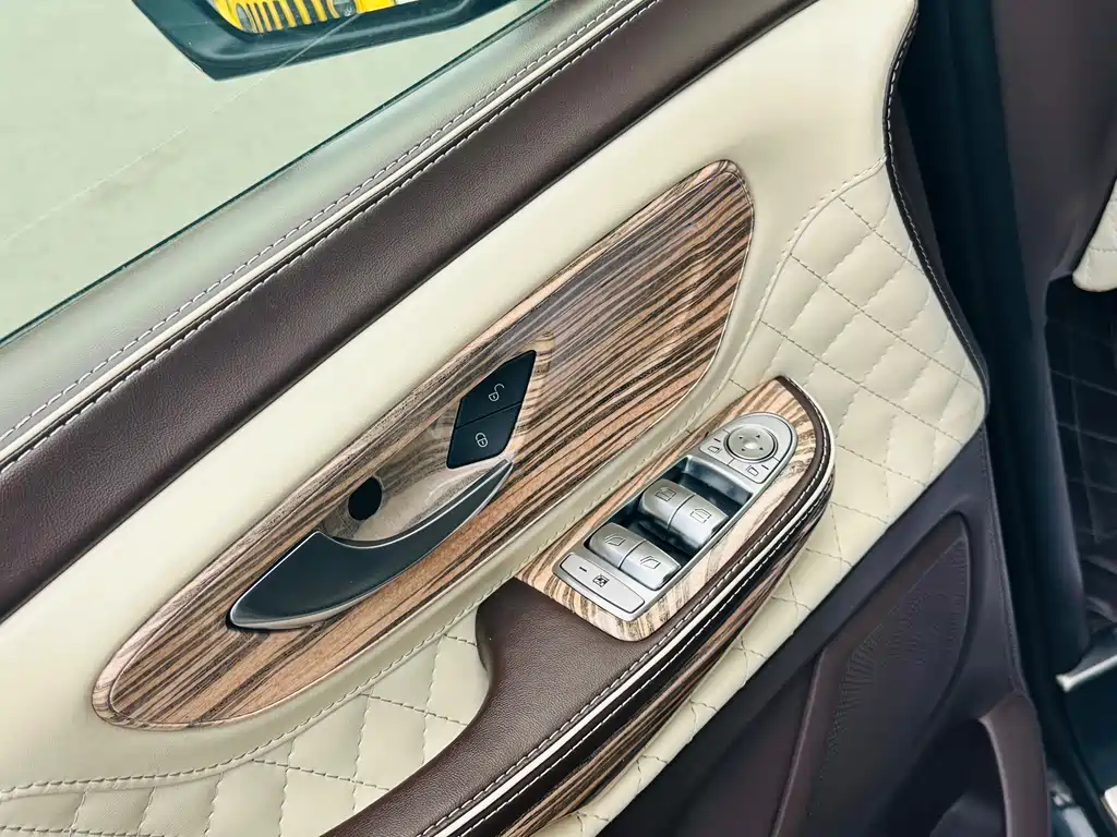 Mercedes-Benz V-Class 2019 — фото 10