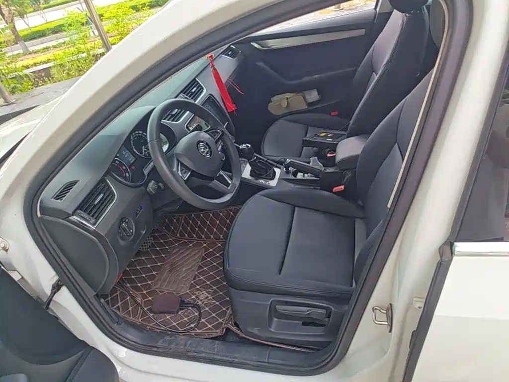 Skoda Octavia 2019 — фото 15