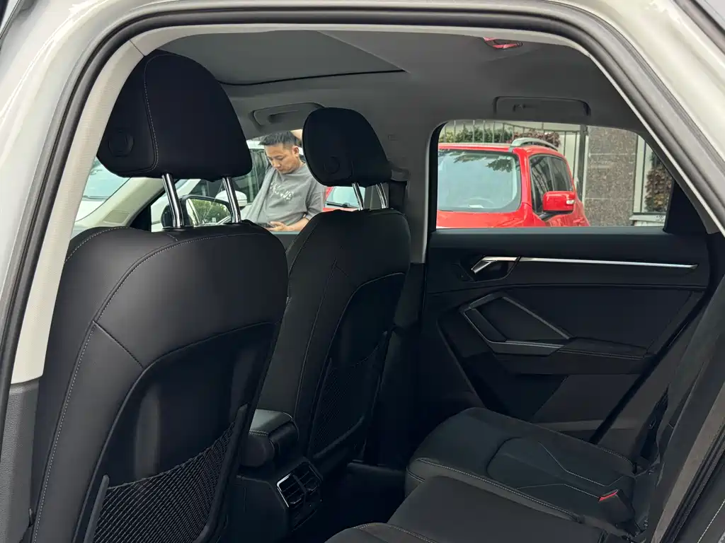 Audi Q3 Sportback 2023 — фото 13