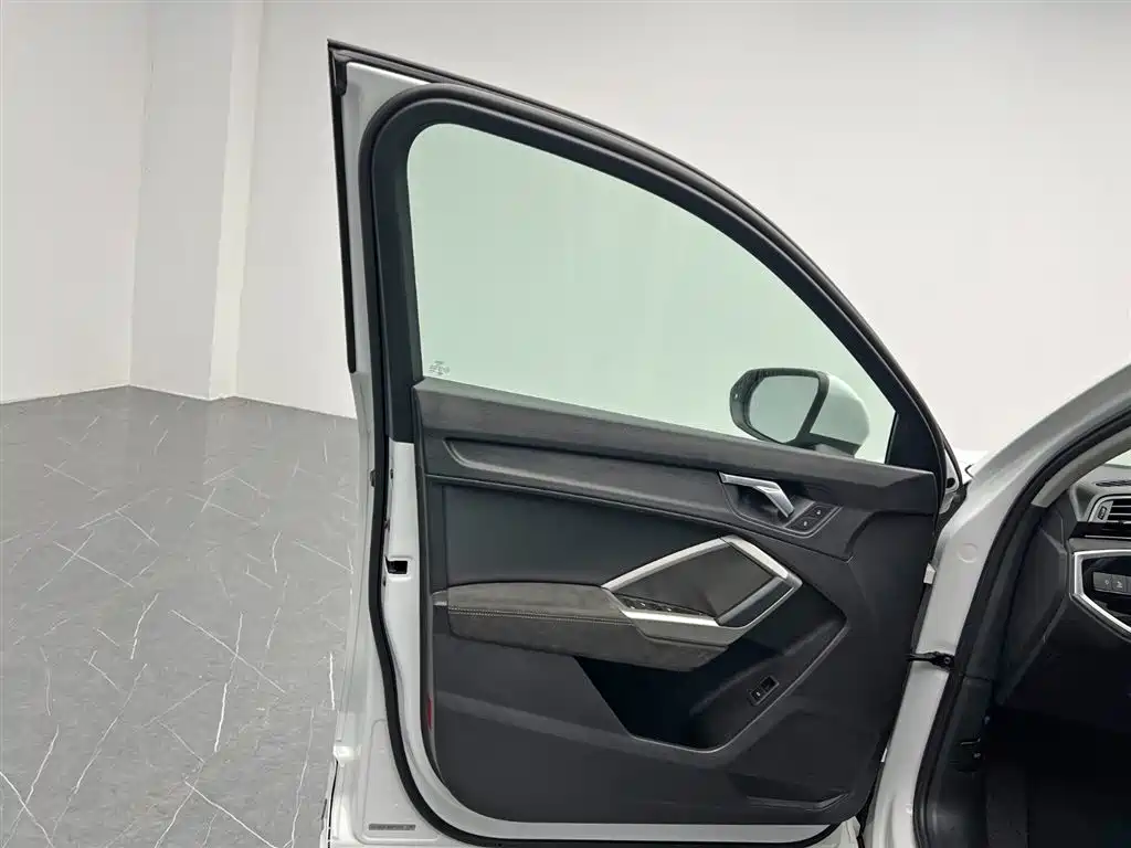 Audi Q3 2021 — фото 13