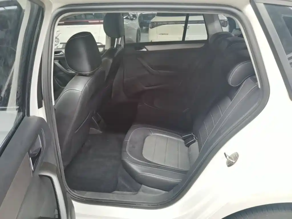 Skoda Rapid Spaceback 2015 — фото 17