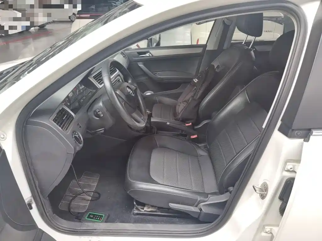 Skoda Rapid Spaceback 2015 — фото 15