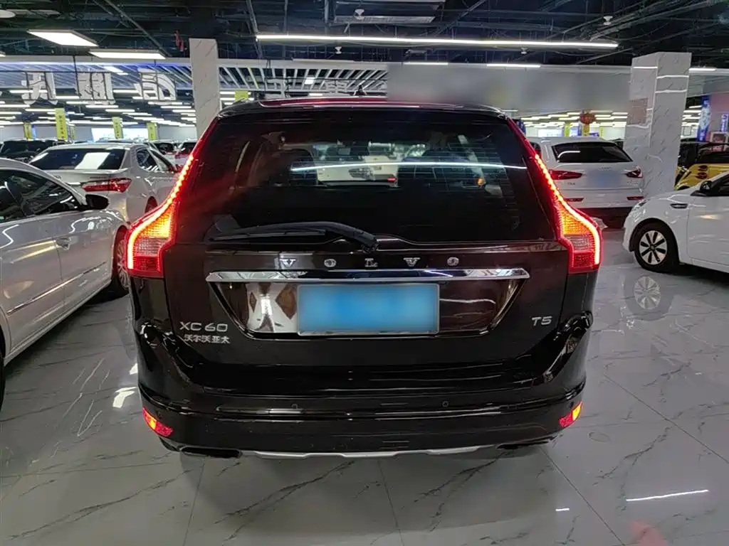 Volvo XC60 2017 — фото 6