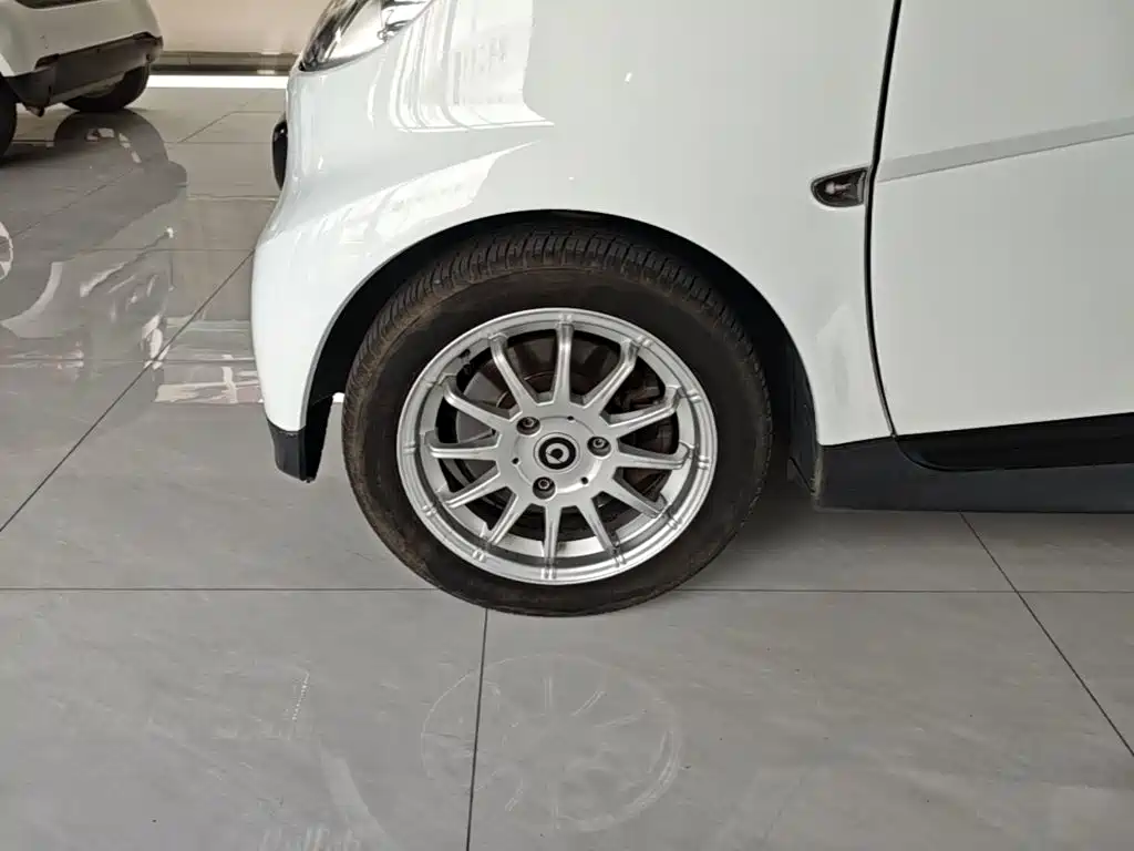 smart fortwo 2015 — фото 23