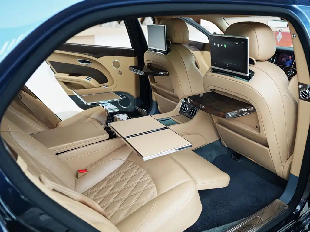 Bentley Mulsanne 2017 — фото 20