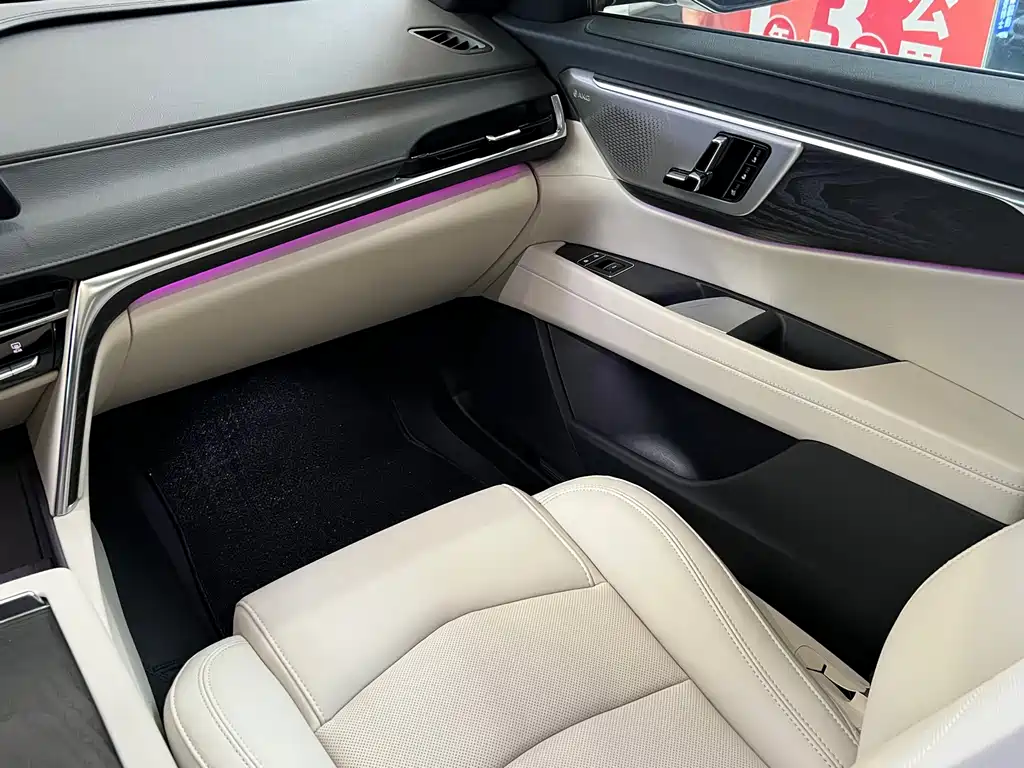 Cadillac CT6 2025 — фото 11