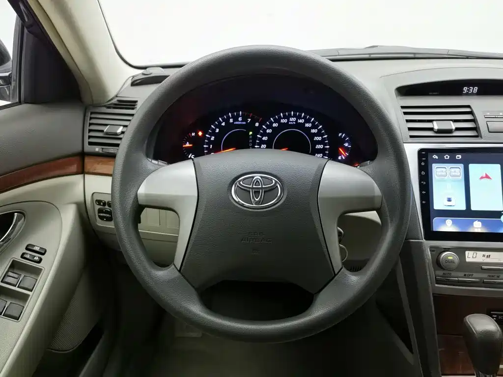 Toyota Camry 2016 — фото 11