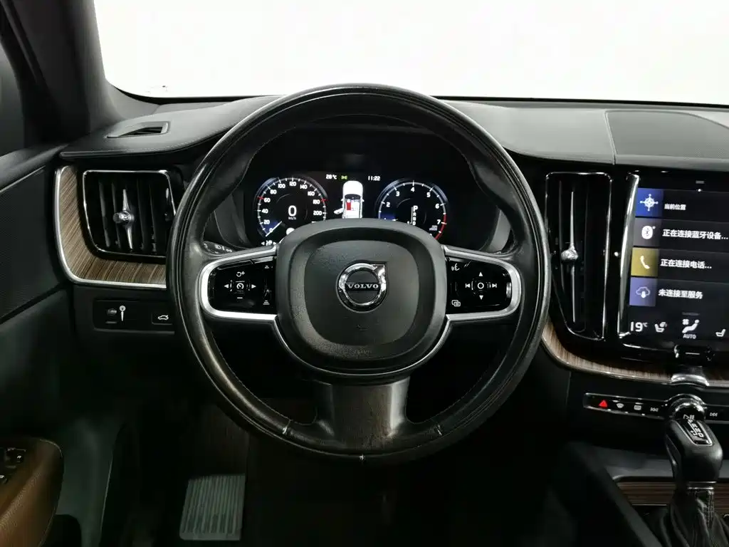 Volvo XC60 2020 — фото 11