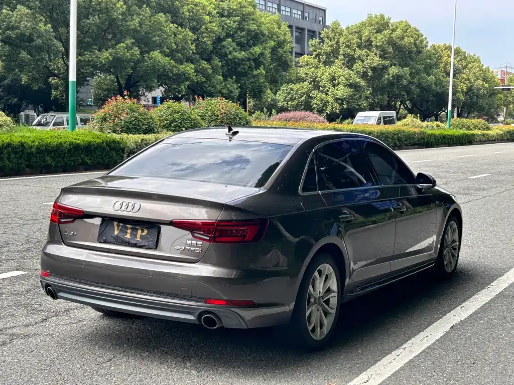 Audi A4L 2018