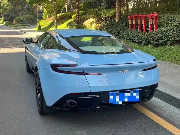 Aston Martin DB11 2019