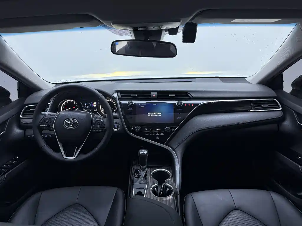 Toyota Camry 2019 — фото 13