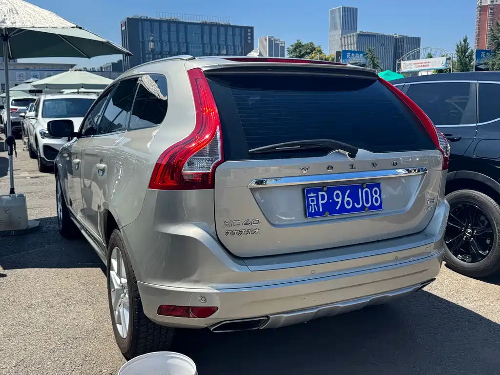 Volvo XC60 2016 — фото 15