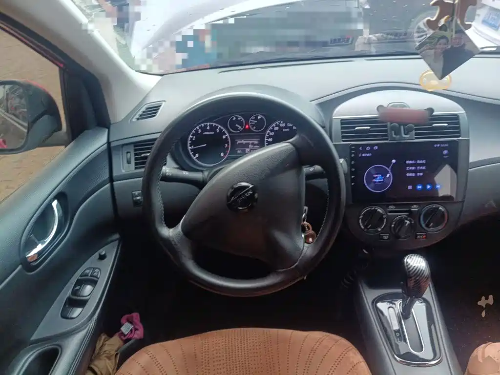 Nissan Tiida 2015 — фото 11