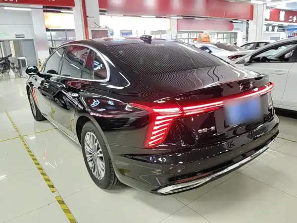 Hongqi H5 2025
