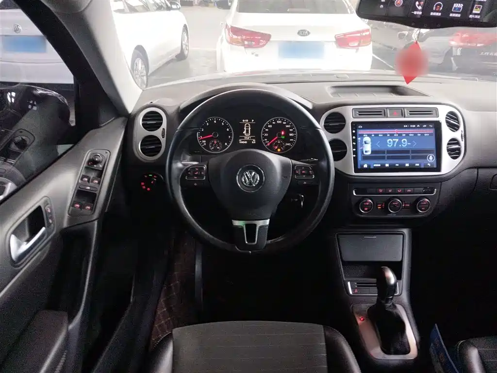 Volkswagen Tiguan 2017 — фото 11